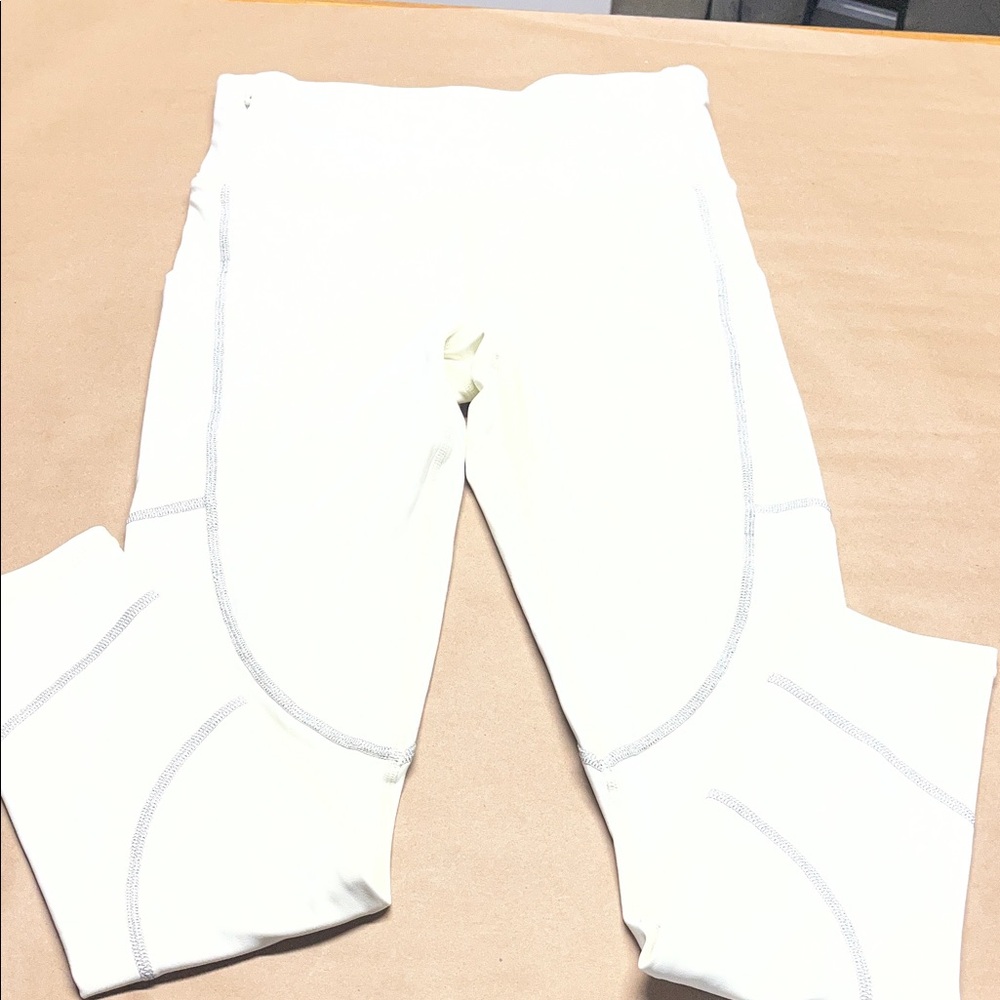 NWOT Fabletics Cold Weather Reflective Cream Leggings Medium